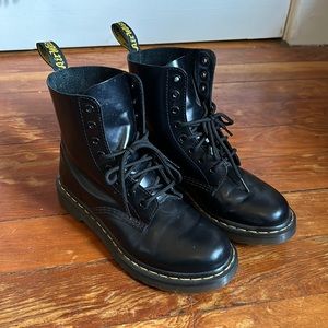 Dr.Marten’s 1460 Smooth Leather Lace Up Boots